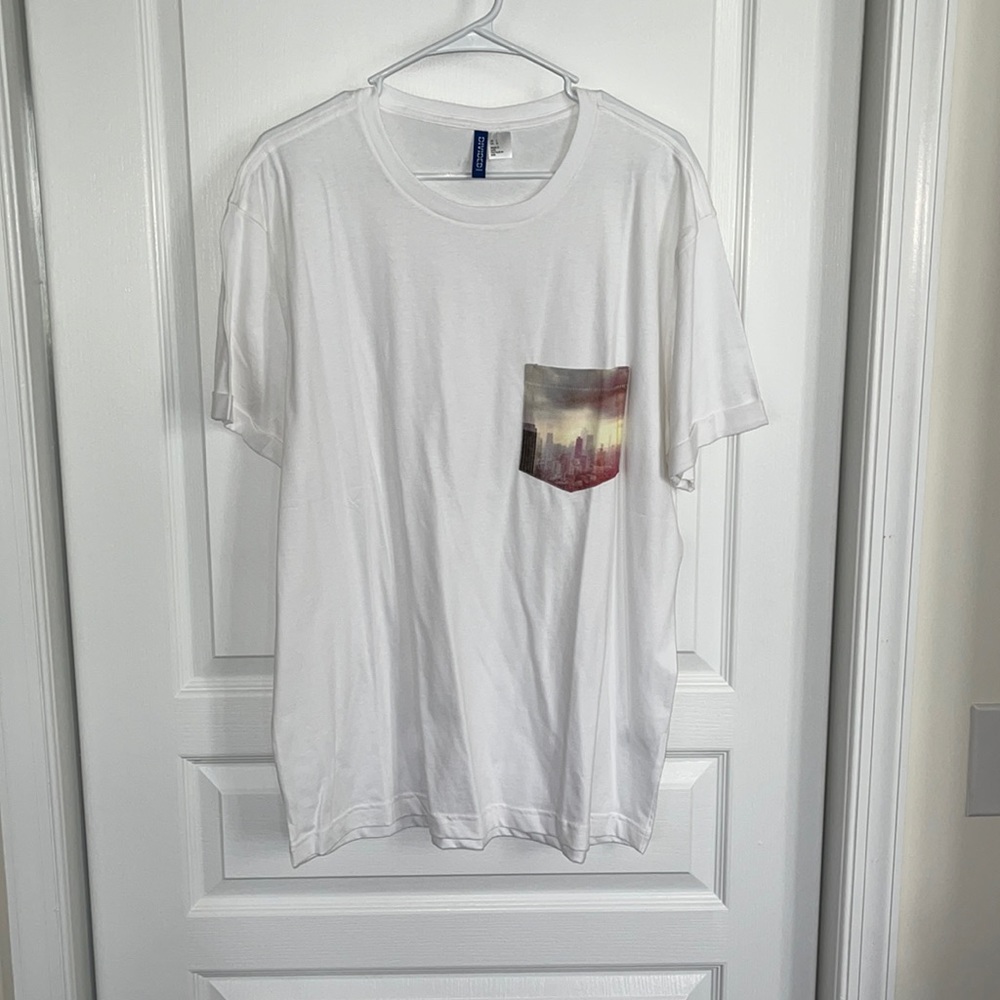 White H&M graphic pocket tee